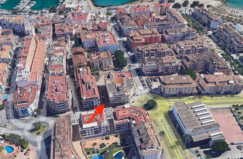 Afgesloten parkeerplaats te koop in het centrum van Moraira